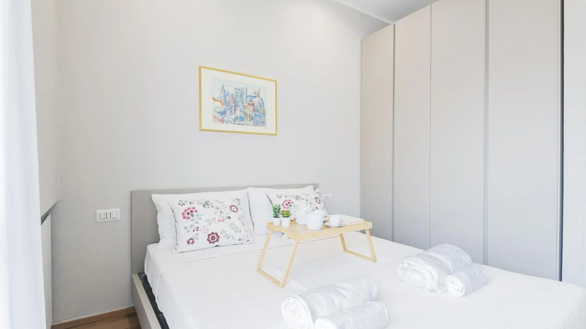 Easylife - Appartamento In Pta Romana/Policlinico Милан 0*,  Италия